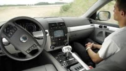 Gələcəyin sürücüsüz avtomobilləri yollara çıxır - VİDEO